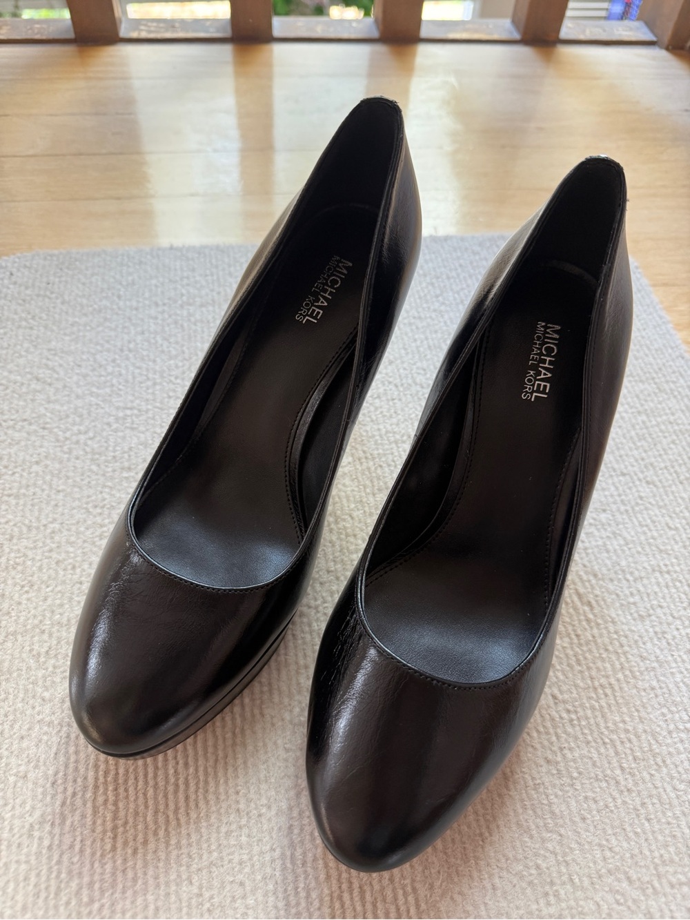 MICHAEL Michael Kors Black Leather Platform Pumps Heels Size 8M